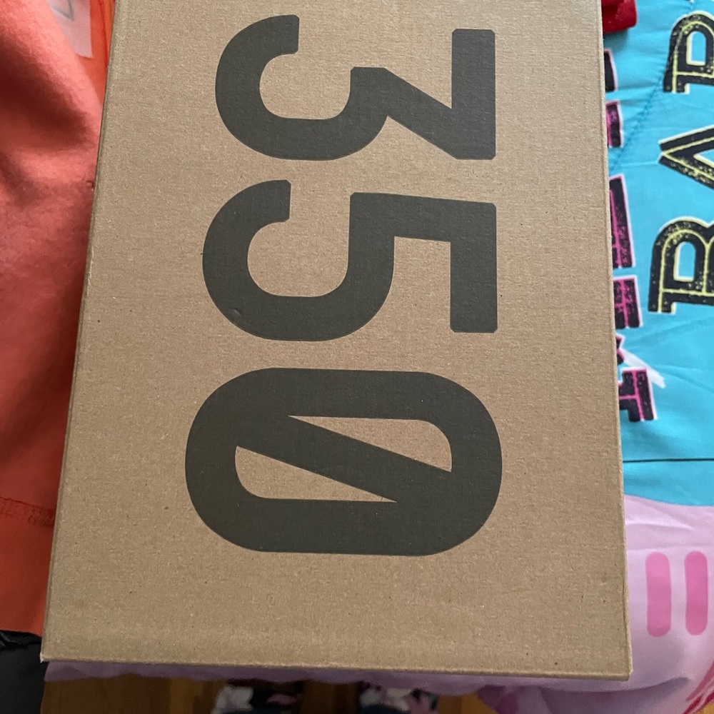 Toddler yeezys size 9